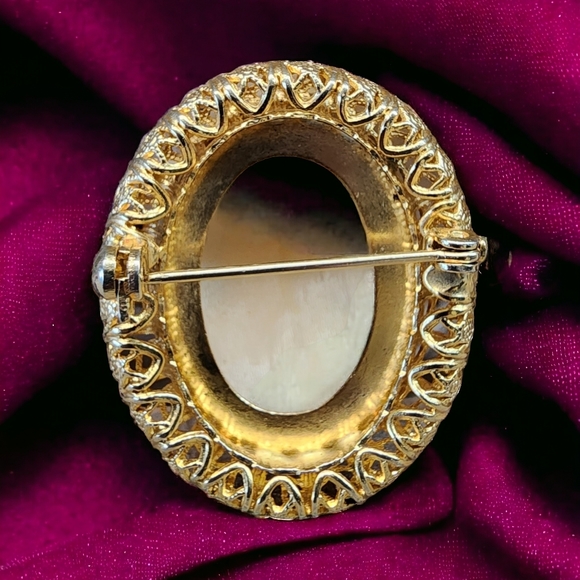 Antique Carved Cameo from 1940s - Picture 2 of 3